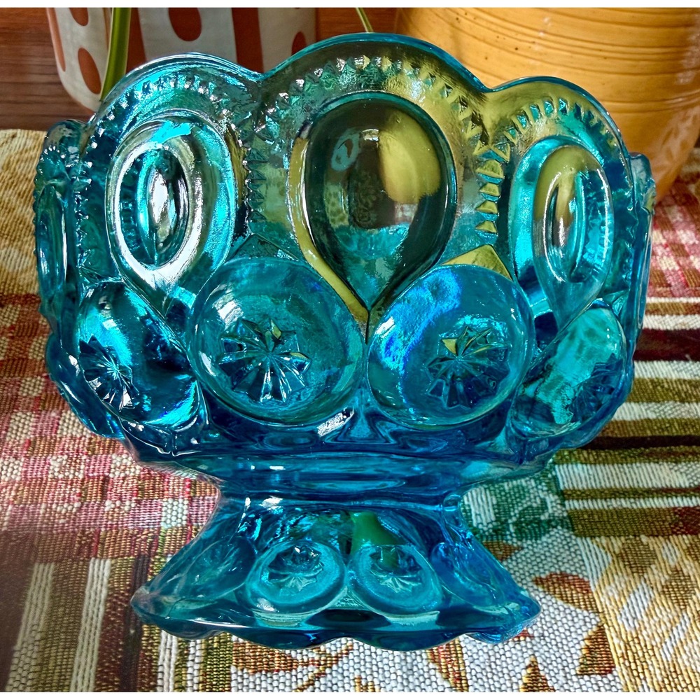 L.E. Smith Moon and Star Glass Bowl: Turquoise Pressed Glass, UV Glow - Picture 4 of 5